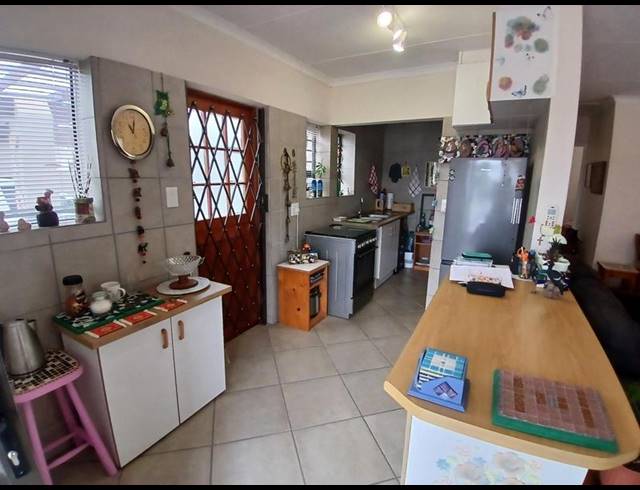 3 BEDROOM HOUSE FOR SALE IN STILBAAI-WES